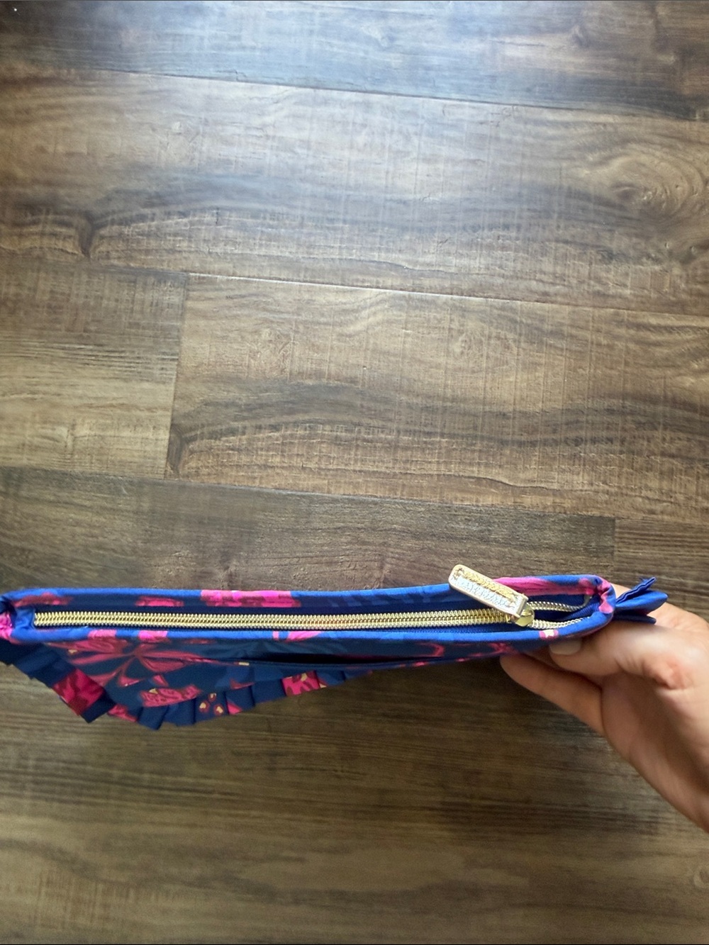 New Lilly Pulitzer Floral Ruffle Zip Clutch w/ Gold Signature Medallion - Picture 4 of 5